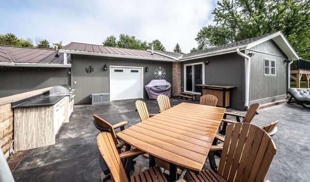 9945 Justen Trail N, Grant, MN 55115