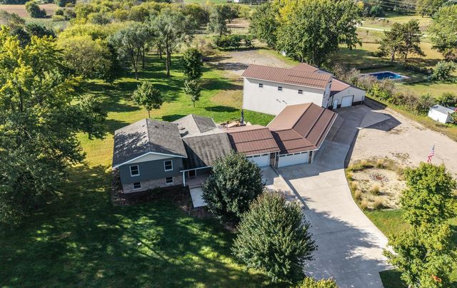 9945 Justen Trail N, Grant, MN 55115