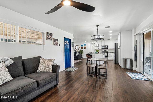 2401 W ECHO Lane, Phoenix, AZ 85021