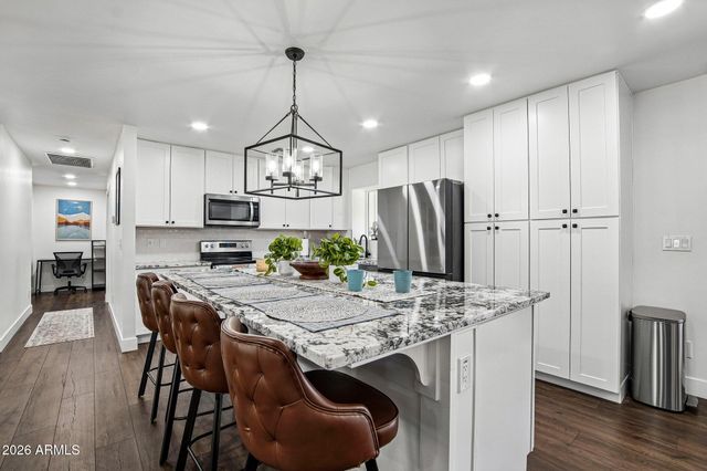 2401 W ECHO Lane, Phoenix, AZ 85021
