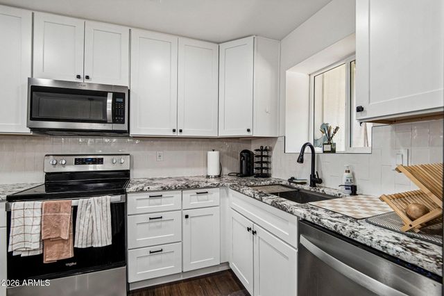 2401 W ECHO Lane, Phoenix, AZ 85021
