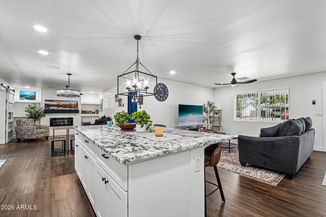 2401 W ECHO Lane, Phoenix, AZ 85021