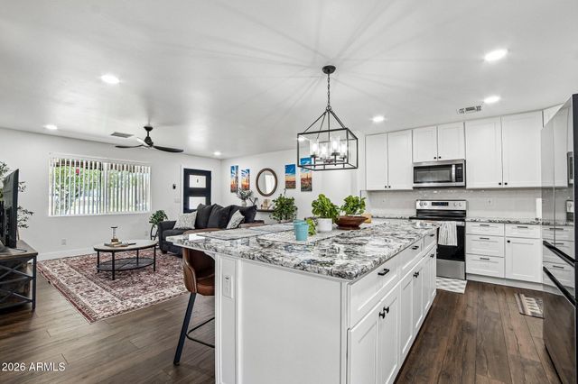 2401 W ECHO Lane, Phoenix, AZ 85021