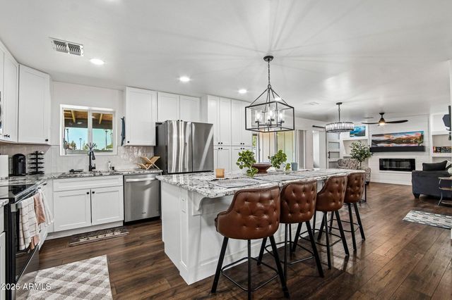 2401 W ECHO Lane, Phoenix, AZ 85021