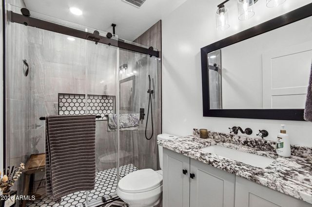 2401 W ECHO Lane, Phoenix, AZ 85021
