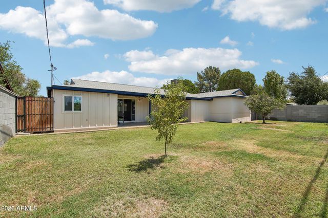 2401 W ECHO Lane, Phoenix, AZ 85021