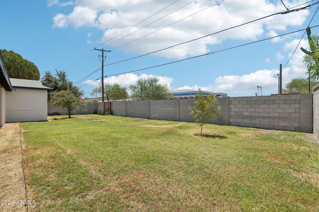 2401 W ECHO Lane, Phoenix, AZ 85021