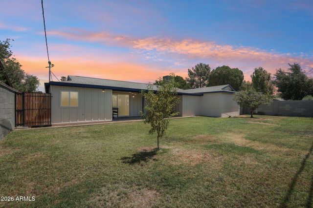 2401 W ECHO Lane, Phoenix, AZ 85021