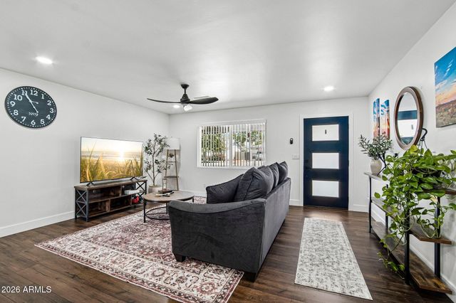 2401 W ECHO Lane, Phoenix, AZ 85021