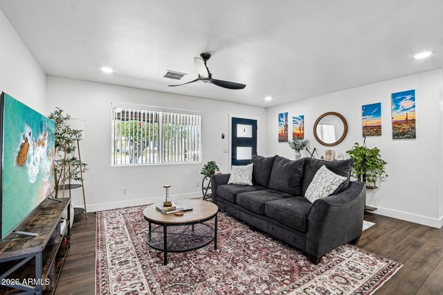 2401 W ECHO Lane, Phoenix, AZ 85021