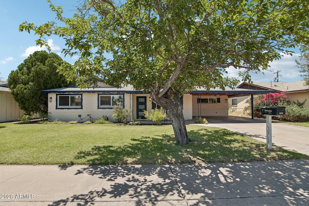 2401 W ECHO Lane, Phoenix, AZ 85021