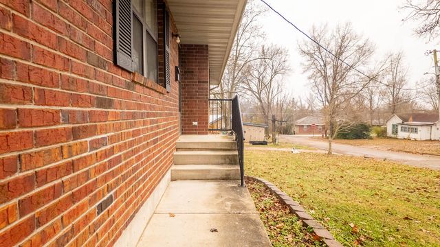 504 N Grand Street, Willow Springs, MO 65793