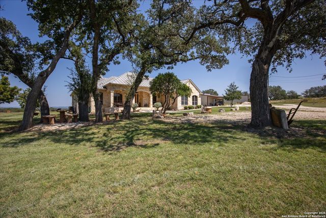 34 Cravey Rd, Boerne, TX 78006