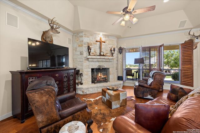 34 Cravey Rd, Boerne, TX 78006