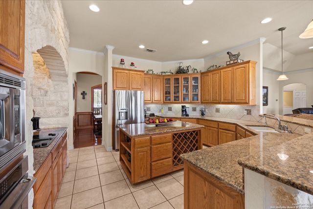 34 Cravey Rd, Boerne, TX 78006