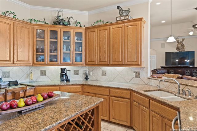 34 Cravey Rd, Boerne, TX 78006