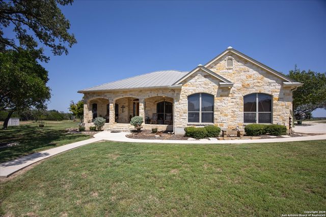 34 Cravey Rd, Boerne, TX 78006