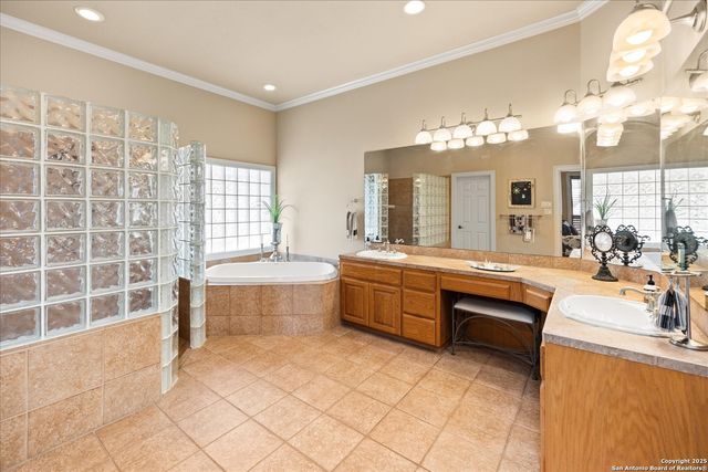 34 Cravey Rd, Boerne, TX 78006