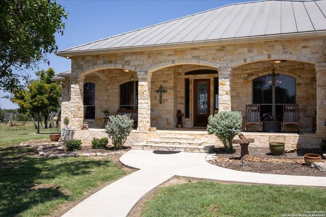34 Cravey Rd, Boerne, TX 78006