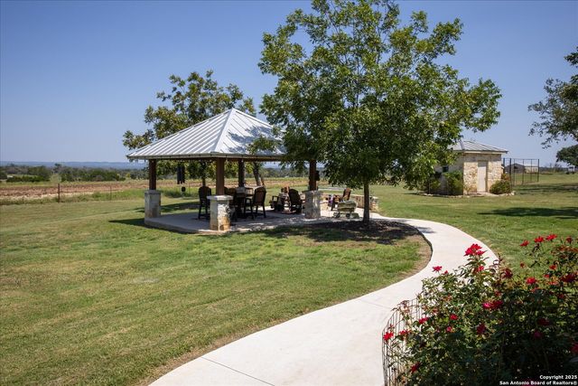 34 Cravey Rd, Boerne, TX 78006