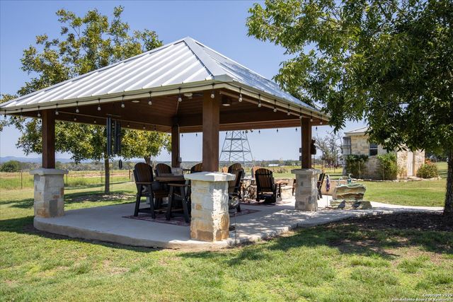 34 Cravey Rd, Boerne, TX 78006