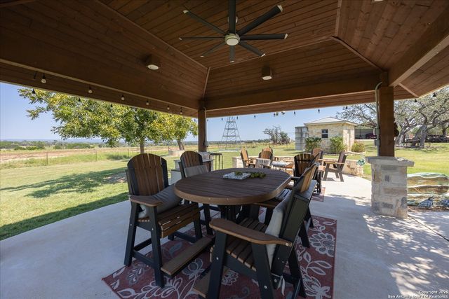 34 Cravey Rd, Boerne, TX 78006