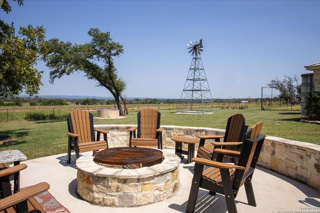 34 Cravey Rd, Boerne, TX 78006