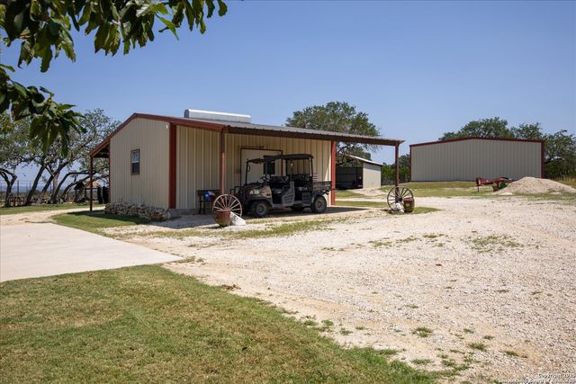 34 Cravey Rd, Boerne, TX 78006