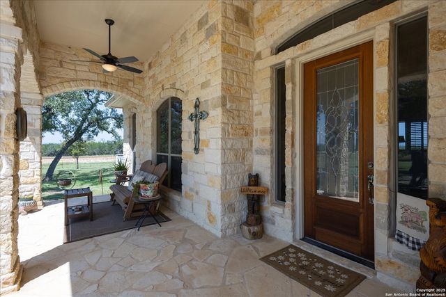 34 Cravey Rd, Boerne, TX 78006