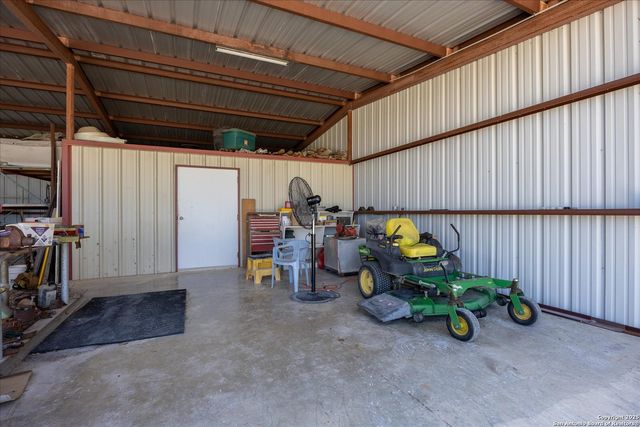 34 Cravey Rd, Boerne, TX 78006