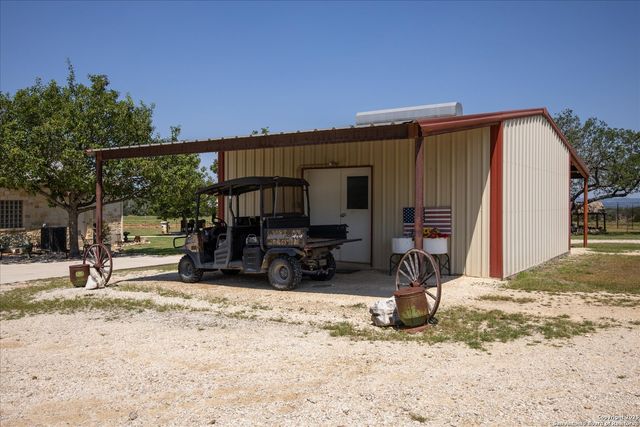 34 Cravey Rd, Boerne, TX 78006