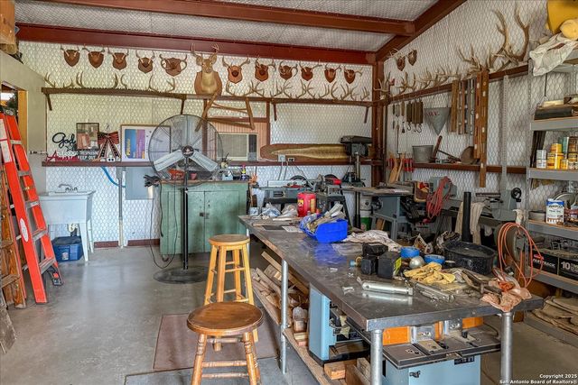 34 Cravey Rd, Boerne, TX 78006