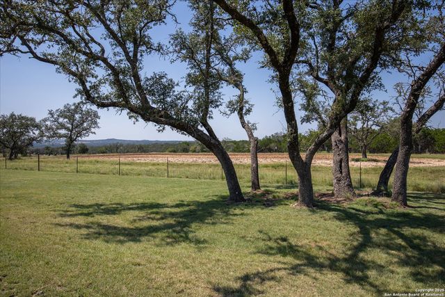34 Cravey Rd, Boerne, TX 78006