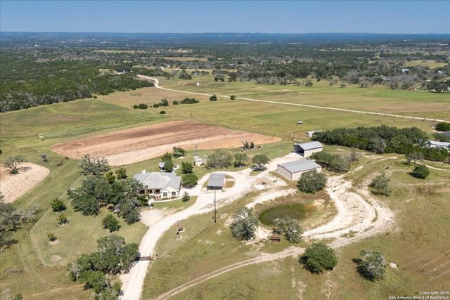 34 Cravey Rd, Boerne, TX 78006