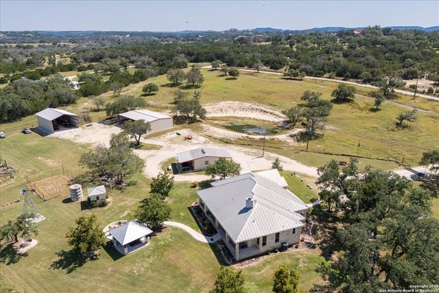 34 Cravey Rd, Boerne, TX 78006