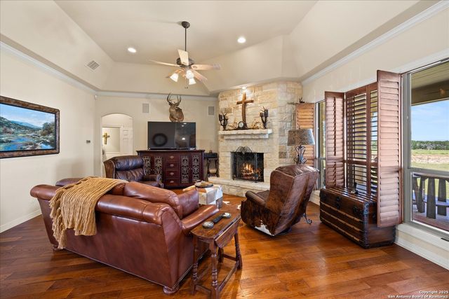 34 Cravey Rd, Boerne, TX 78006