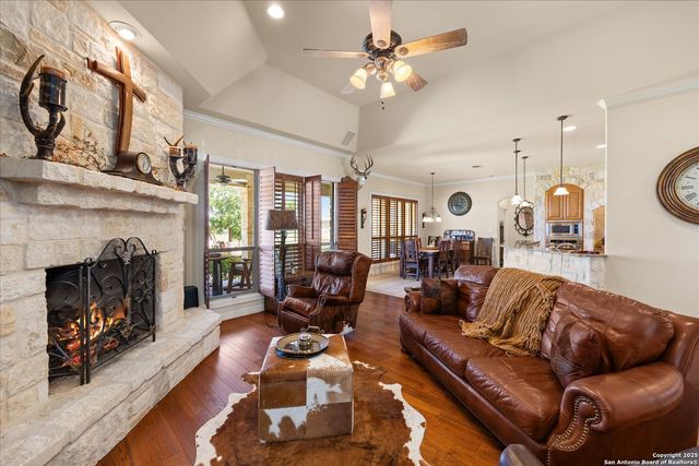 34 Cravey Rd, Boerne, TX 78006