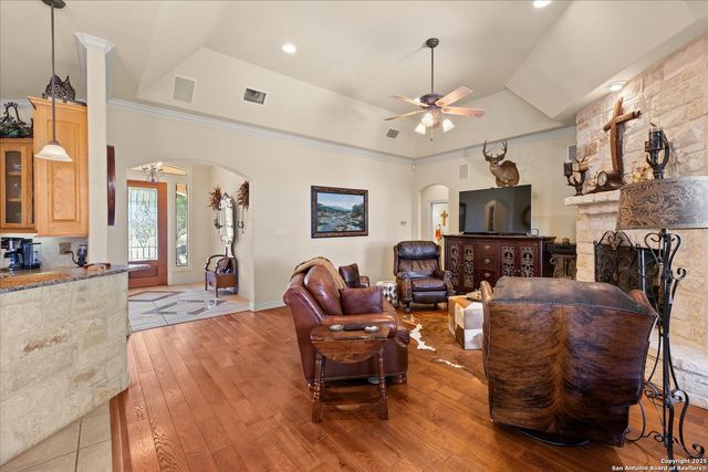 34 Cravey Rd, Boerne, TX 78006