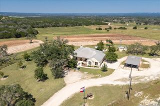 34 Cravey Rd, Boerne, TX 78006