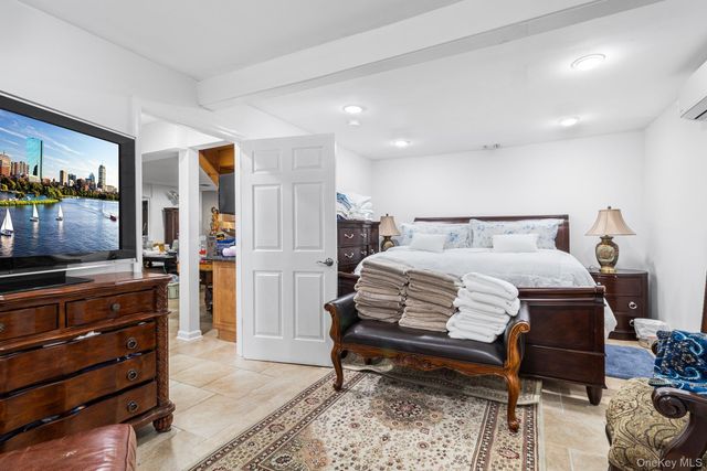 26 Picture Lane, Hicksville, NY 11801