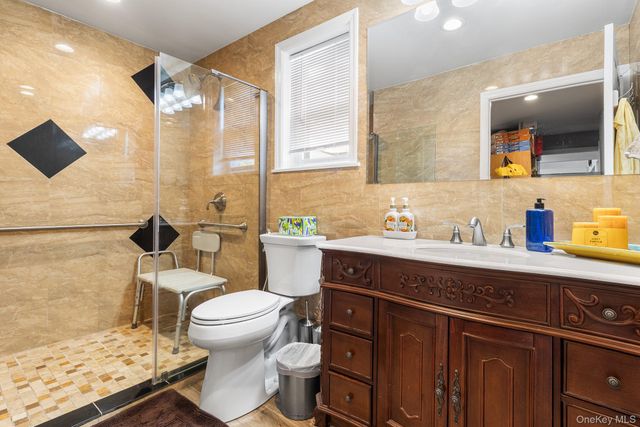 26 Picture Lane, Hicksville, NY 11801