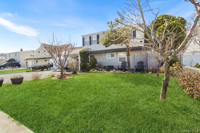 26 Picture Lane, Hicksville, NY 11801
