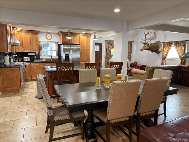 26 Picture Lane, Hicksville, NY 11801