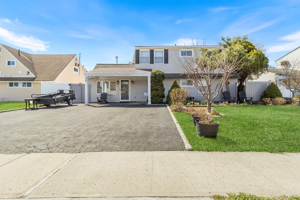 26 Picture Lane, Hicksville, NY 11801