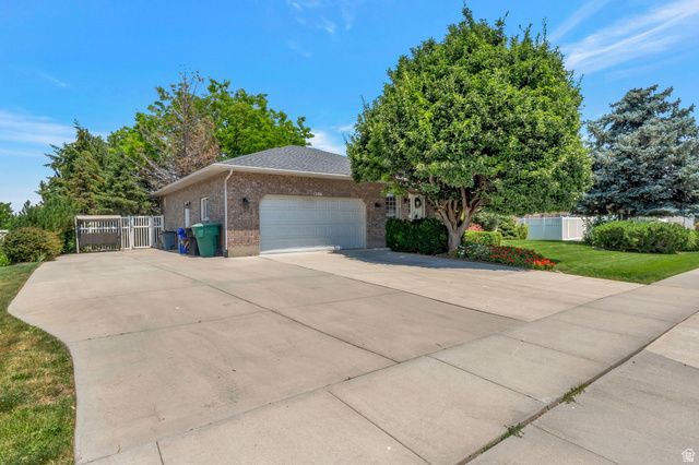 1386 W BRISTOL RIDGE RD, West Jordan, UT 84088