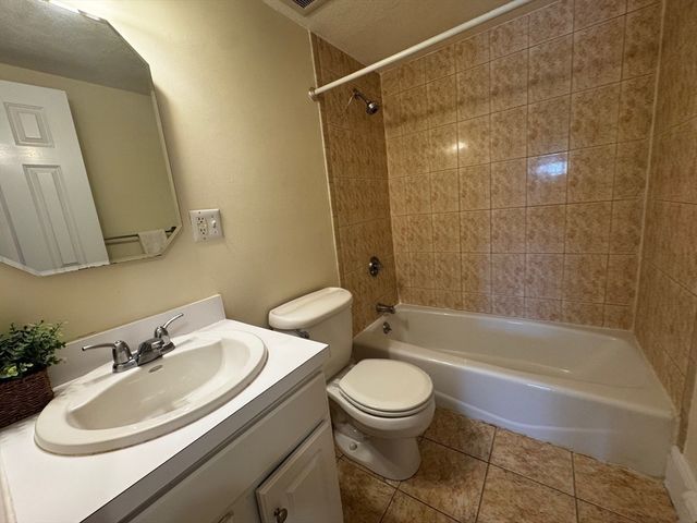 15 Davis Rd B11, Acton, MA 01720