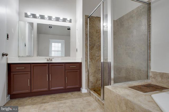 21707 LEATHERLEAF CIR, Sterling, VA 20164