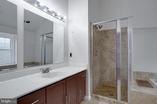 21707 LEATHERLEAF CIR, Sterling, VA 20164