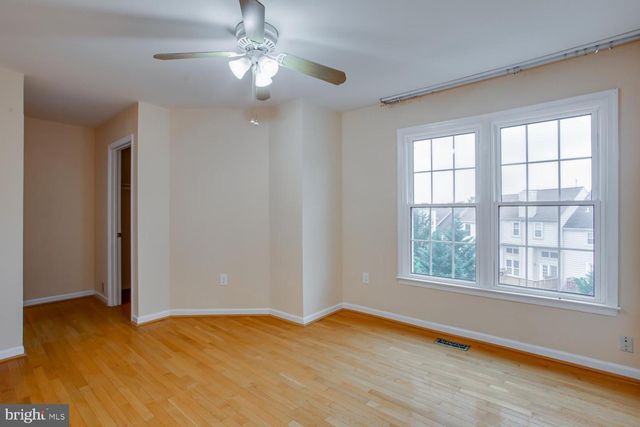 21707 LEATHERLEAF CIR, Sterling, VA 20164