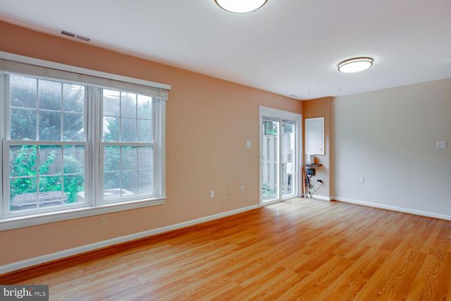 21707 LEATHERLEAF CIR, Sterling, VA 20164